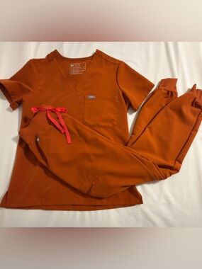 Figs Women's Scrub Set in Dirty Chai with Coral Drawstrings